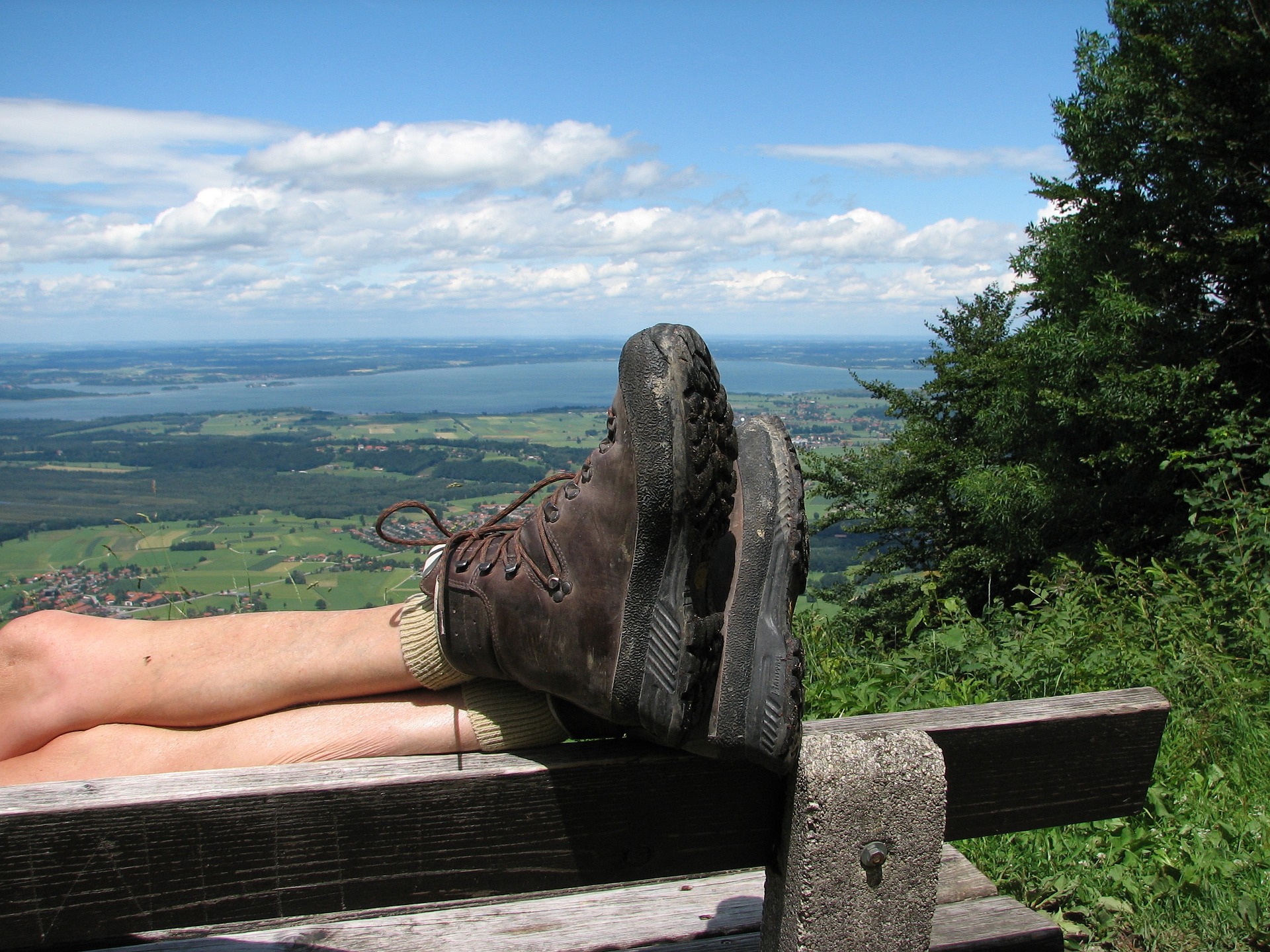 hiking-boots-1913757_1920.jpg